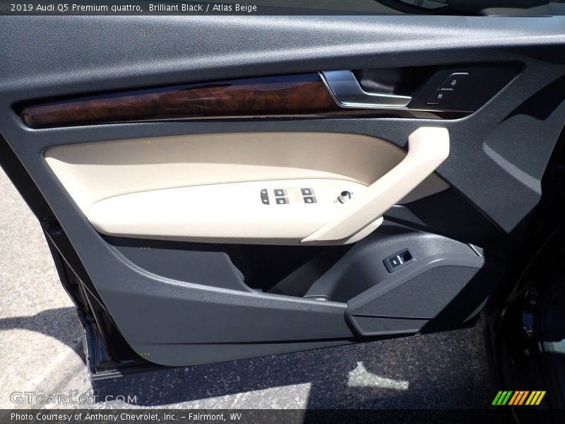 Brilliant Black / Atlas Beige 2019 Audi Q5 Premium quattro