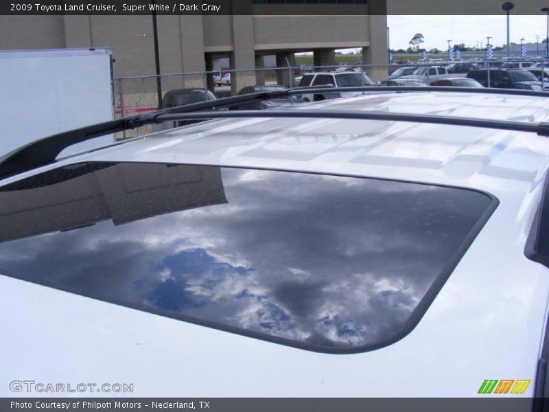 Super White / Dark Gray 2009 Toyota Land Cruiser