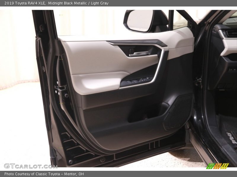 Midnight Black Metallic / Light Gray 2019 Toyota RAV4 XLE