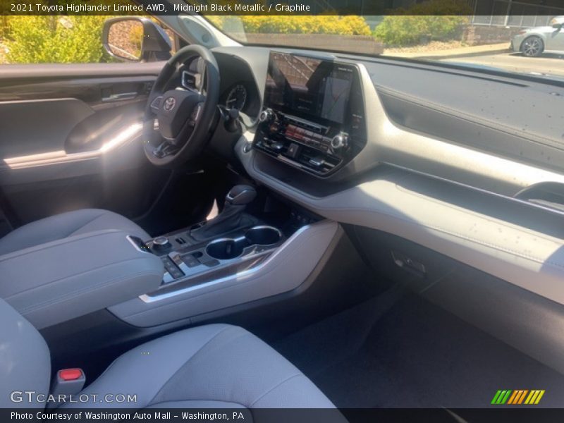 Midnight Black Metallic / Graphite 2021 Toyota Highlander Limited AWD