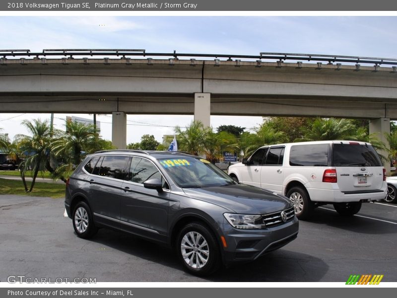 Platinum Gray Metallic / Storm Gray 2018 Volkswagen Tiguan SE