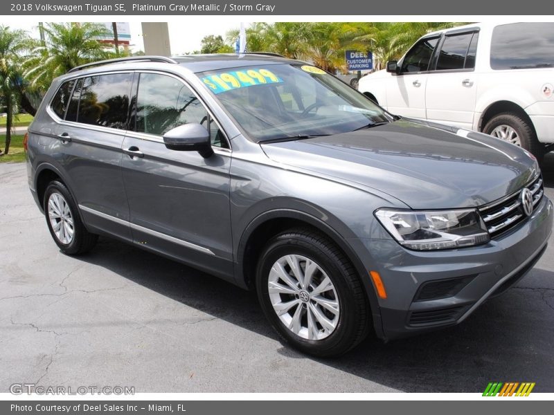 Platinum Gray Metallic / Storm Gray 2018 Volkswagen Tiguan SE