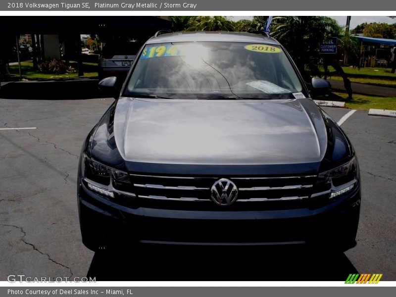 Platinum Gray Metallic / Storm Gray 2018 Volkswagen Tiguan SE