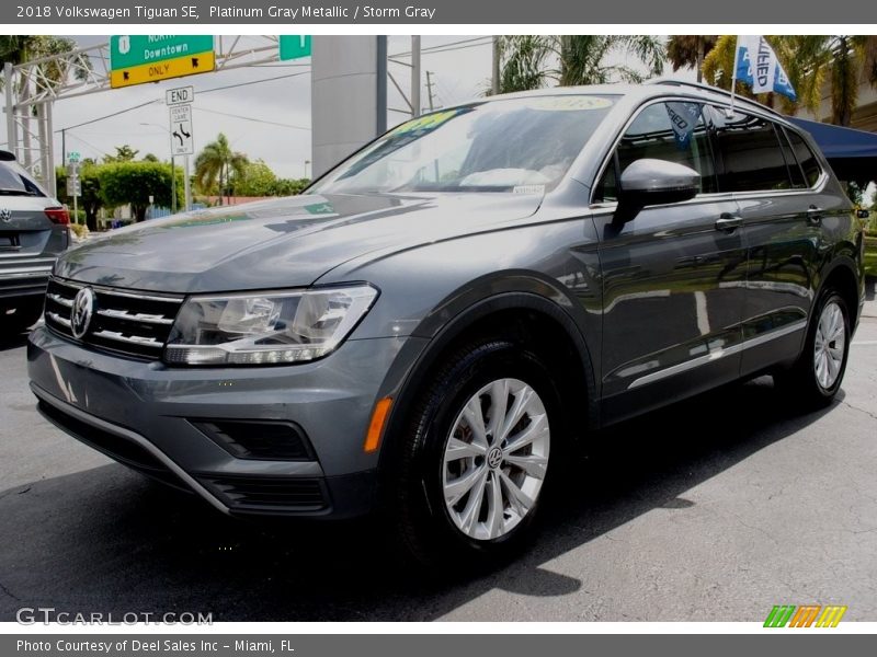 Platinum Gray Metallic / Storm Gray 2018 Volkswagen Tiguan SE