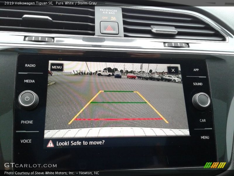 Controls of 2019 Tiguan SE