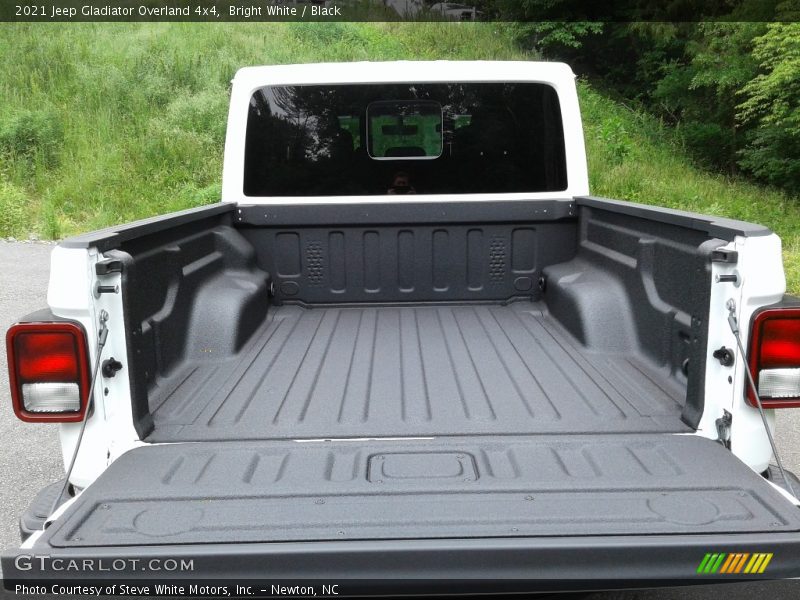 Bright White / Black 2021 Jeep Gladiator Overland 4x4