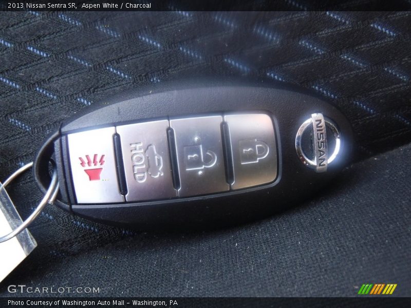 Aspen White / Charcoal 2013 Nissan Sentra SR