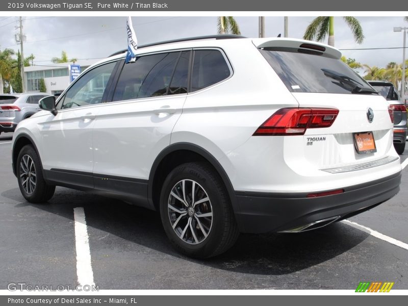 Pure White / Titan Black 2019 Volkswagen Tiguan SE