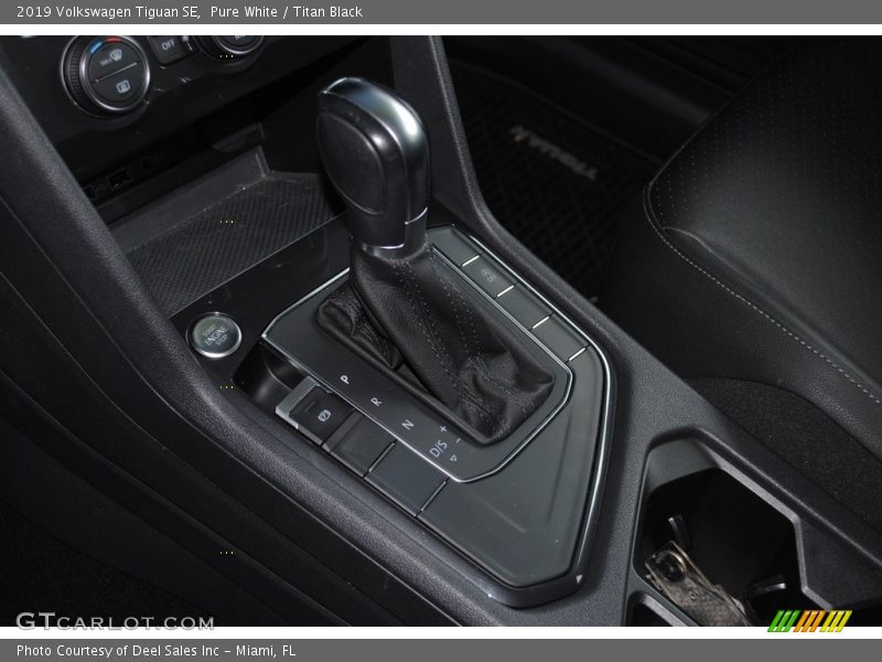 Pure White / Titan Black 2019 Volkswagen Tiguan SE