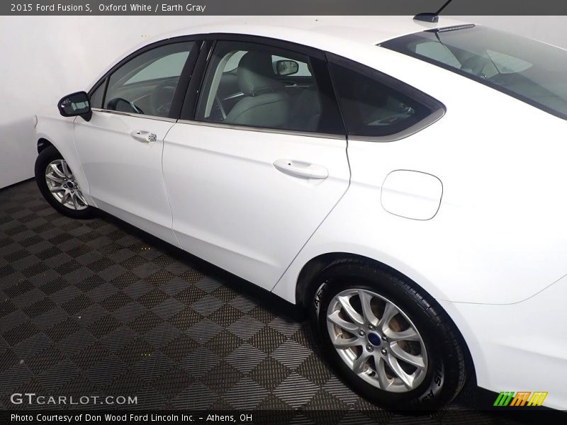 Oxford White / Earth Gray 2015 Ford Fusion S