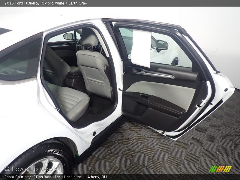 Oxford White / Earth Gray 2015 Ford Fusion S