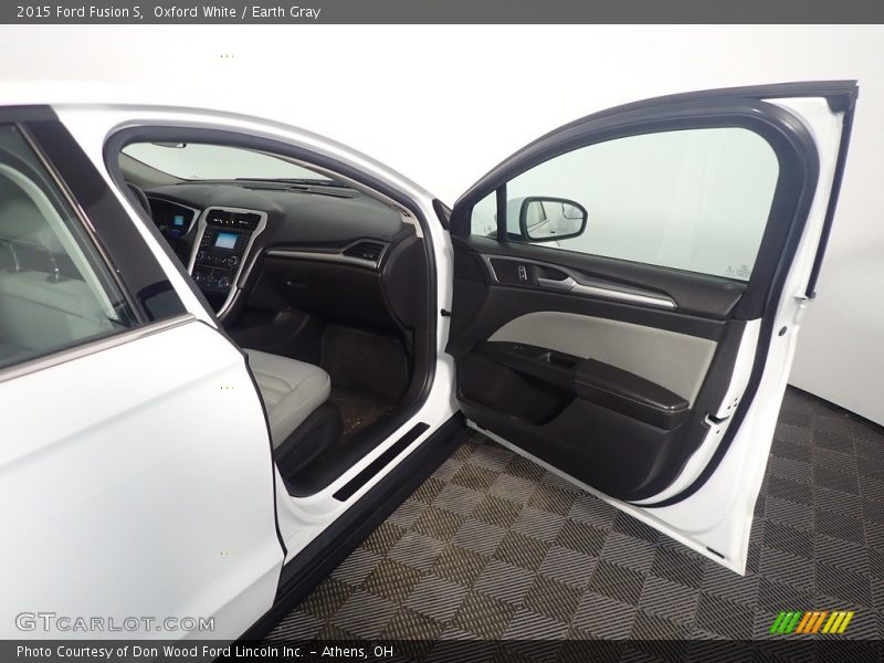 Oxford White / Earth Gray 2015 Ford Fusion S