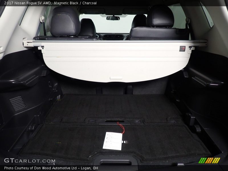 Magnetic Black / Charcoal 2017 Nissan Rogue SV AWD