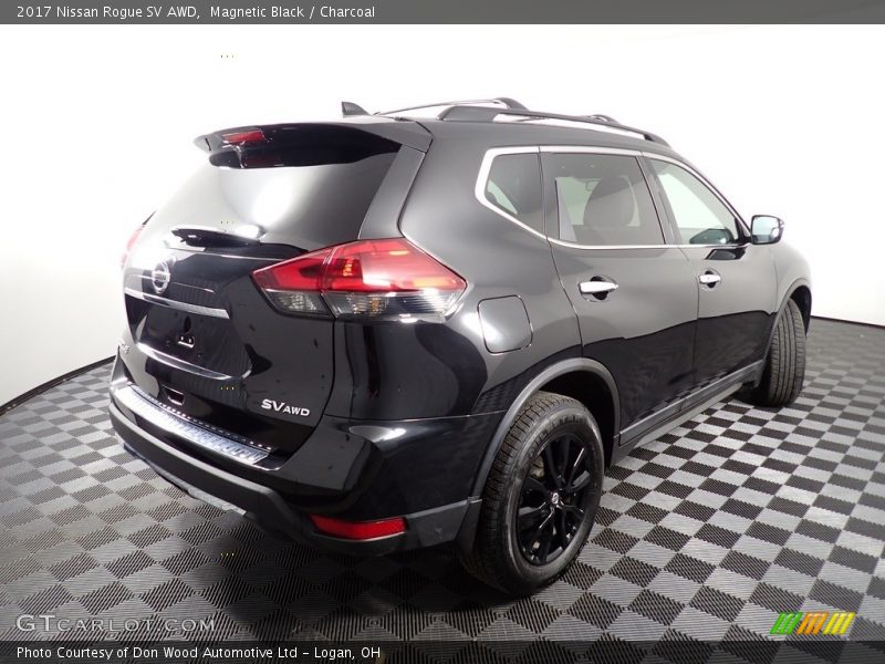 Magnetic Black / Charcoal 2017 Nissan Rogue SV AWD