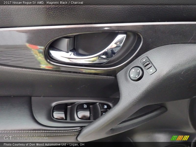 Magnetic Black / Charcoal 2017 Nissan Rogue SV AWD