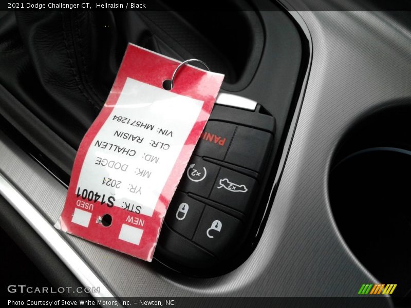 Hellraisin / Black 2021 Dodge Challenger GT