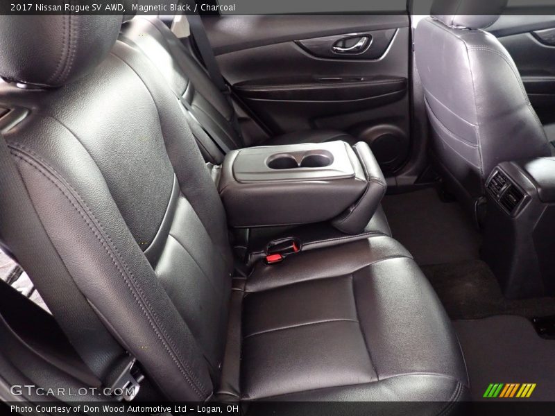 Magnetic Black / Charcoal 2017 Nissan Rogue SV AWD