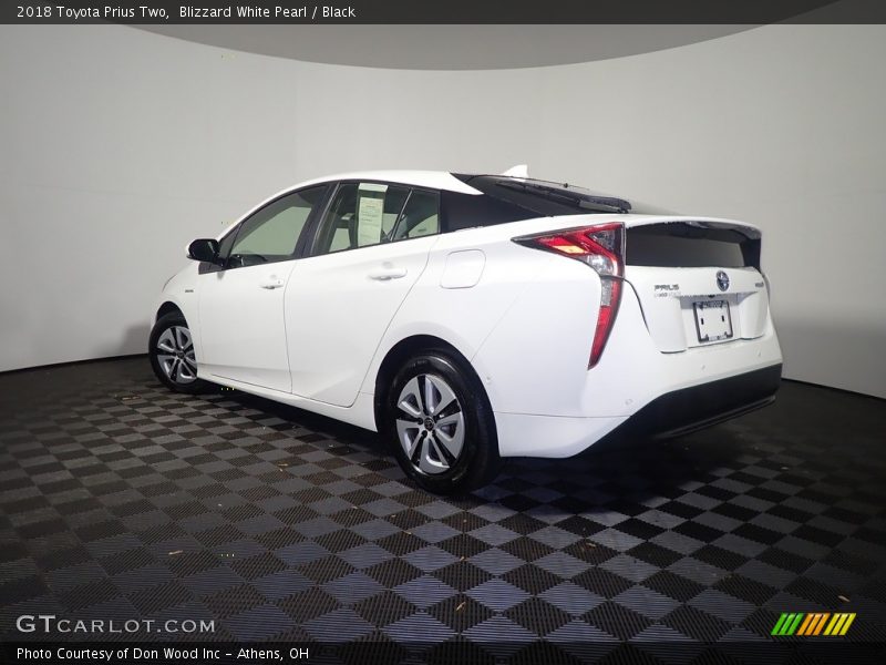 Blizzard White Pearl / Black 2018 Toyota Prius Two