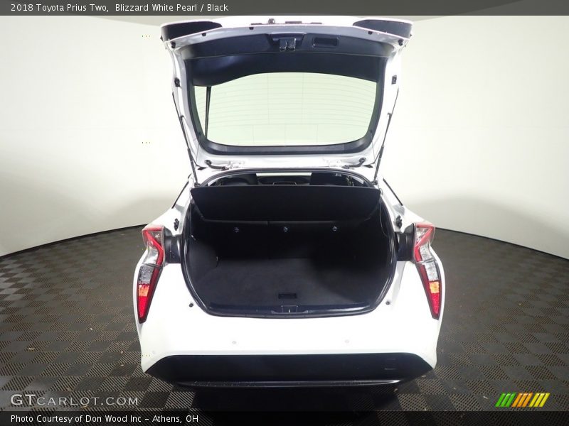 Blizzard White Pearl / Black 2018 Toyota Prius Two