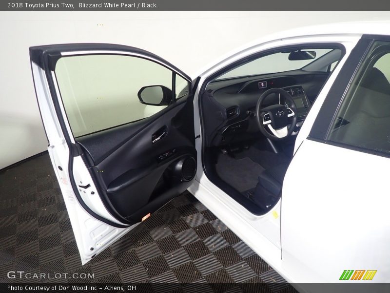 Blizzard White Pearl / Black 2018 Toyota Prius Two