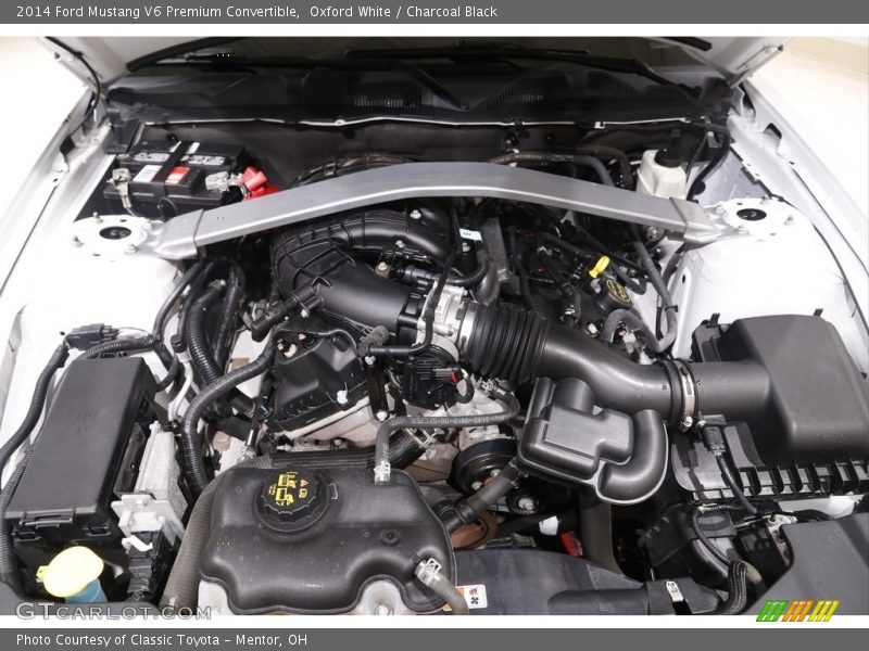 Oxford White / Charcoal Black 2014 Ford Mustang V6 Premium Convertible
