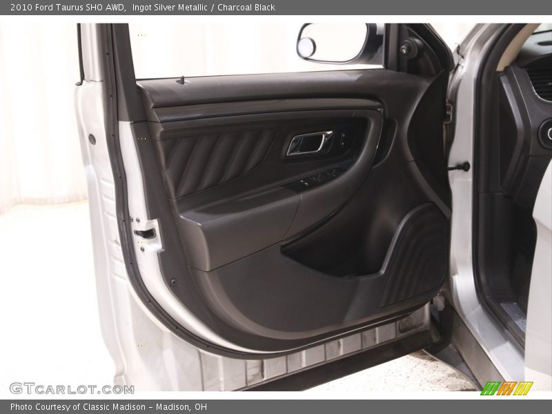 Ingot Silver Metallic / Charcoal Black 2010 Ford Taurus SHO AWD