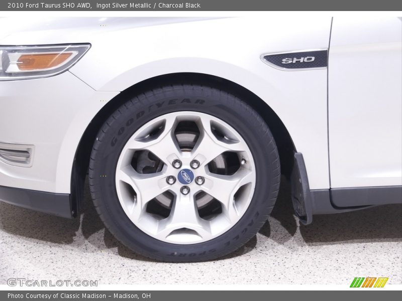 Ingot Silver Metallic / Charcoal Black 2010 Ford Taurus SHO AWD