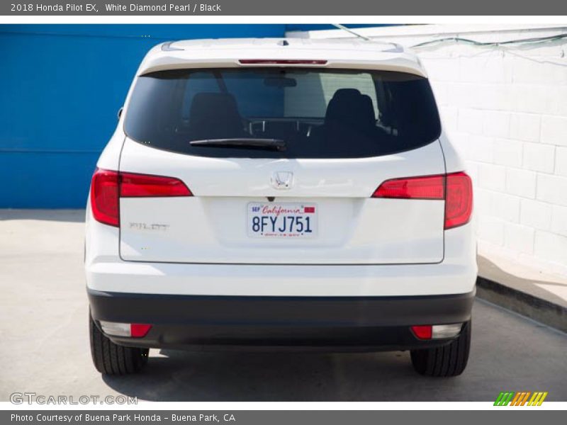 White Diamond Pearl / Black 2018 Honda Pilot EX