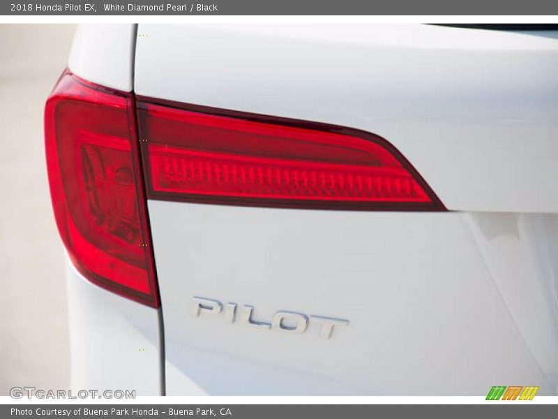 White Diamond Pearl / Black 2018 Honda Pilot EX