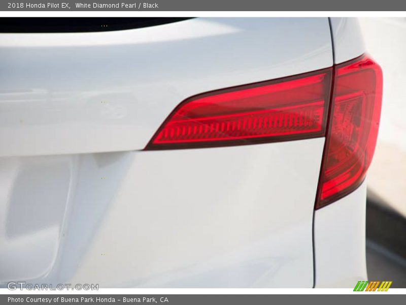 White Diamond Pearl / Black 2018 Honda Pilot EX