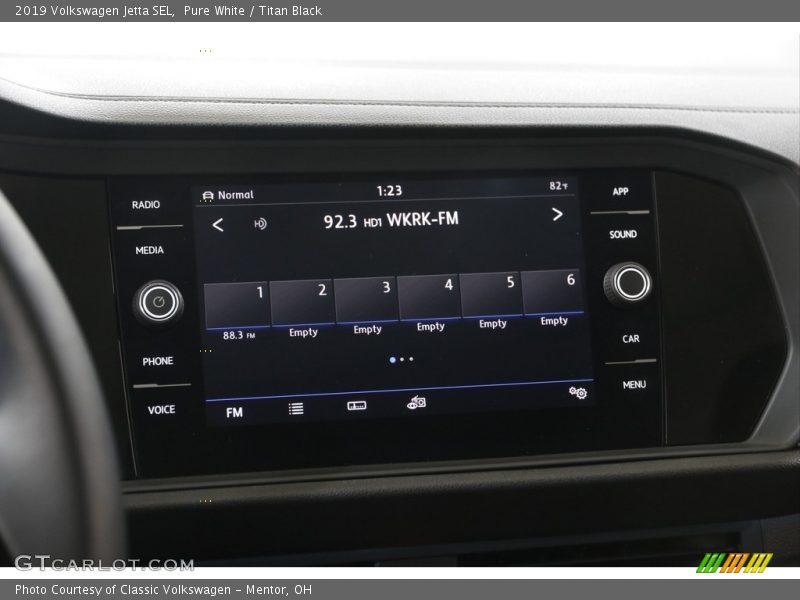 Pure White / Titan Black 2019 Volkswagen Jetta SEL