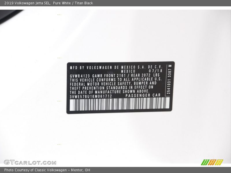 Pure White / Titan Black 2019 Volkswagen Jetta SEL