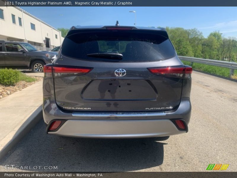 Magnetic Gray Metallic / Graphite 2021 Toyota Highlander Platinum AWD