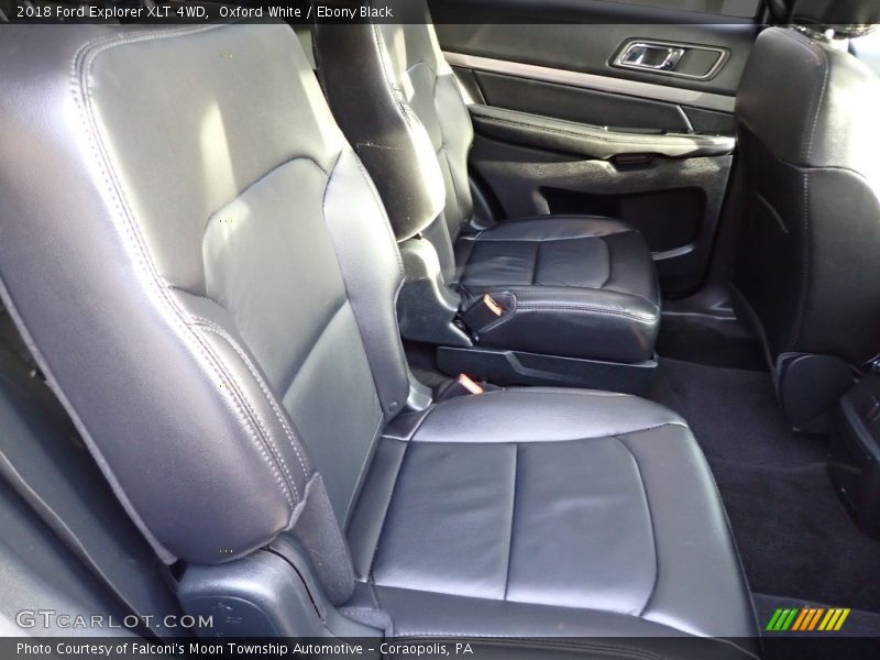 Oxford White / Ebony Black 2018 Ford Explorer XLT 4WD