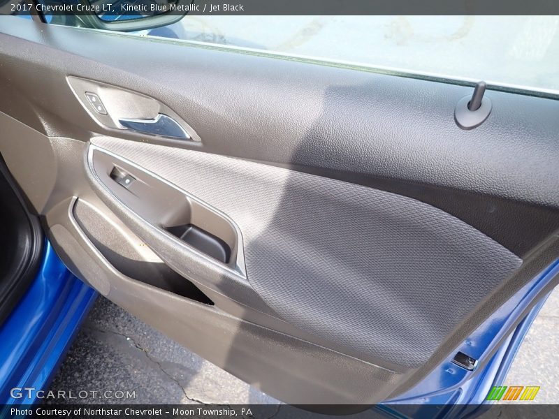 Kinetic Blue Metallic / Jet Black 2017 Chevrolet Cruze LT