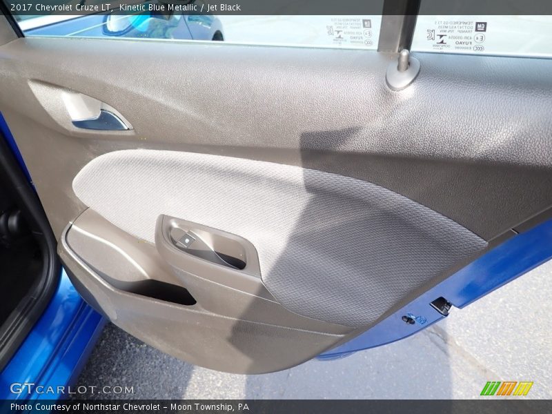 Kinetic Blue Metallic / Jet Black 2017 Chevrolet Cruze LT