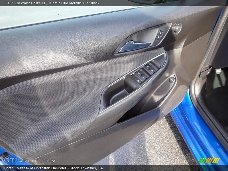 Kinetic Blue Metallic / Jet Black 2017 Chevrolet Cruze LT