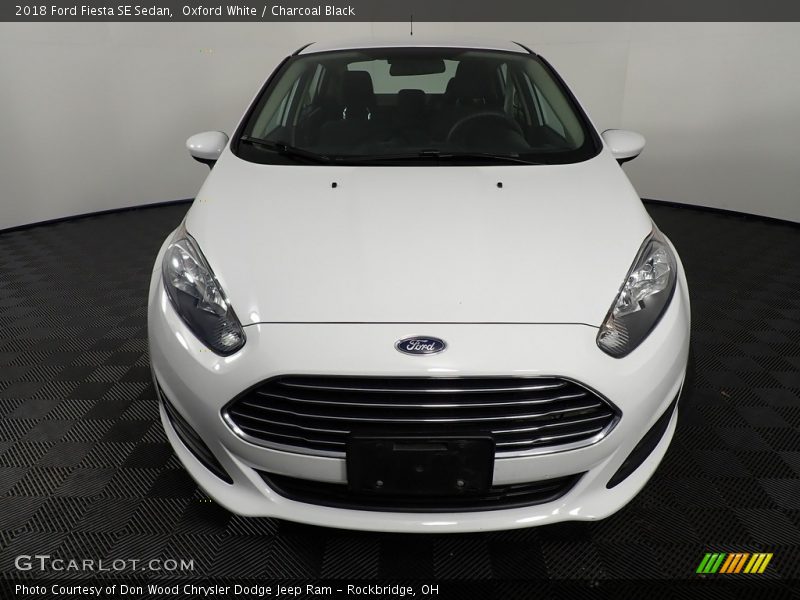 Oxford White / Charcoal Black 2018 Ford Fiesta SE Sedan