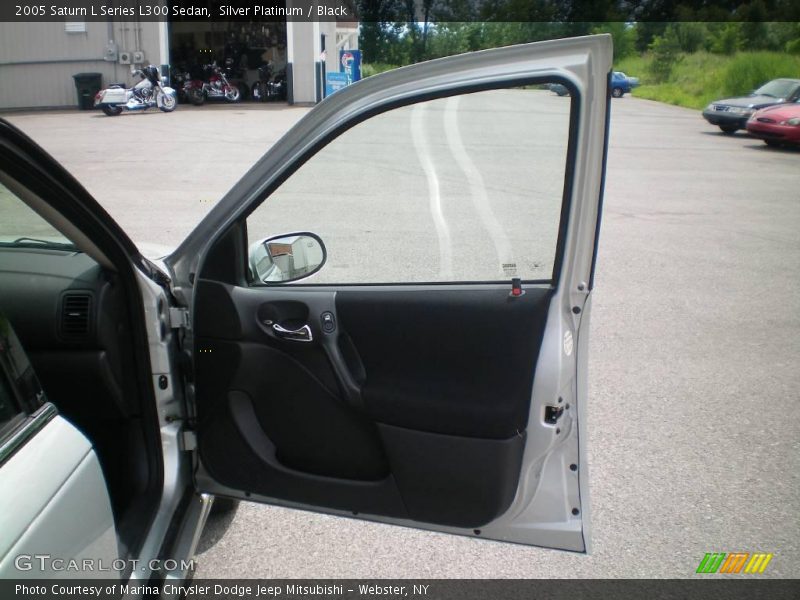 Silver Platinum / Black 2005 Saturn L Series L300 Sedan