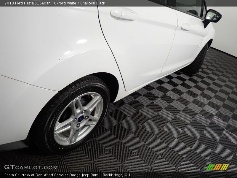 Oxford White / Charcoal Black 2018 Ford Fiesta SE Sedan