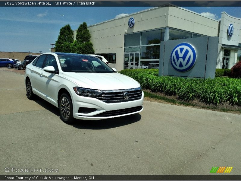 Pure White / Titan Black 2021 Volkswagen Jetta SE