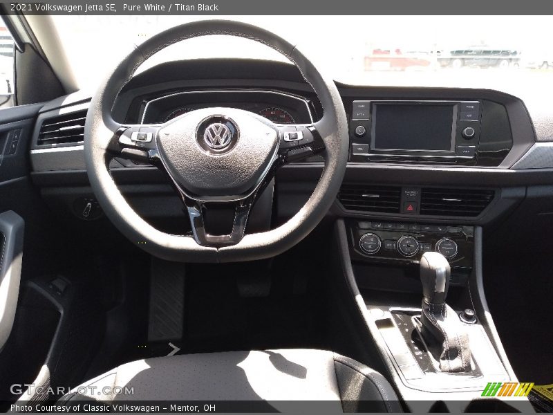 Pure White / Titan Black 2021 Volkswagen Jetta SE