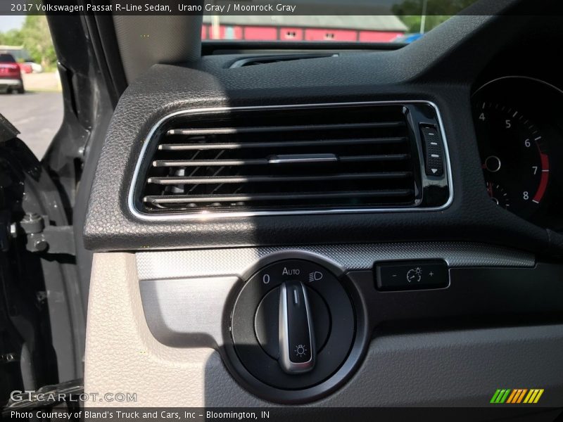 Urano Gray / Moonrock Gray 2017 Volkswagen Passat R-Line Sedan