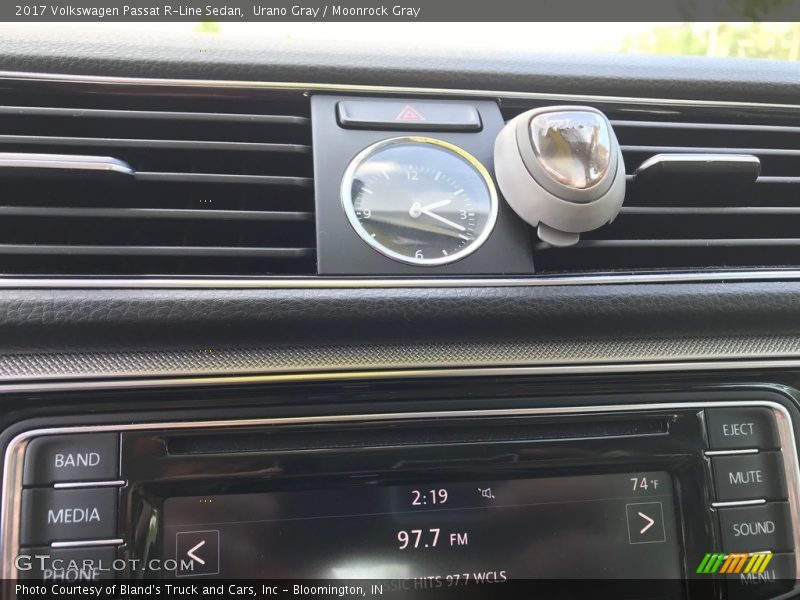 Urano Gray / Moonrock Gray 2017 Volkswagen Passat R-Line Sedan