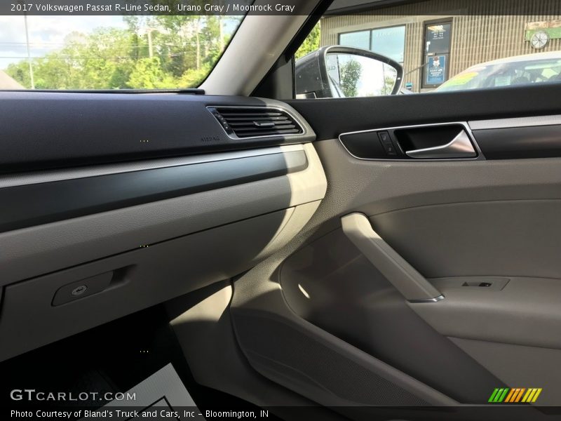 Urano Gray / Moonrock Gray 2017 Volkswagen Passat R-Line Sedan