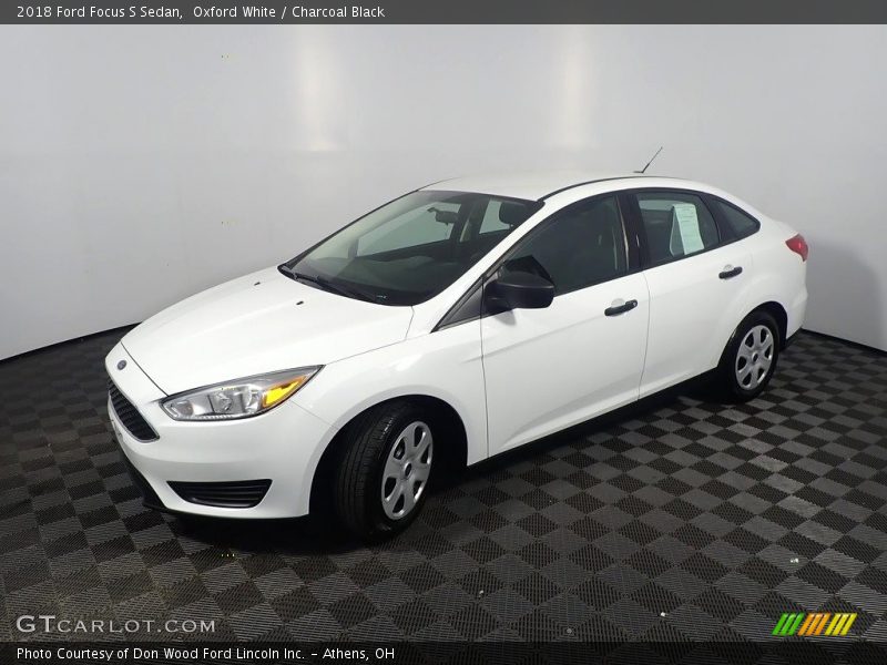 Oxford White / Charcoal Black 2018 Ford Focus S Sedan