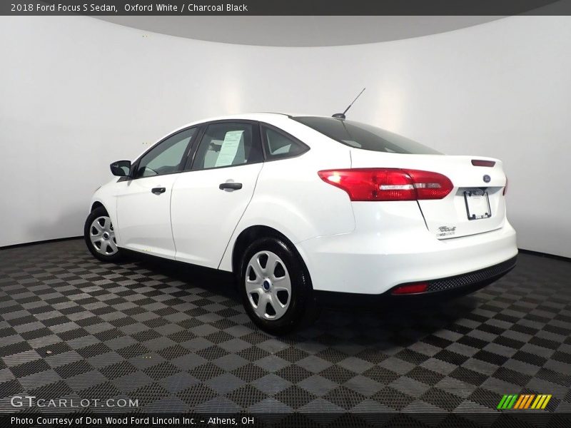 Oxford White / Charcoal Black 2018 Ford Focus S Sedan
