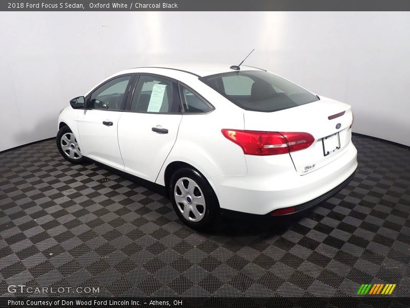 Oxford White / Charcoal Black 2018 Ford Focus S Sedan