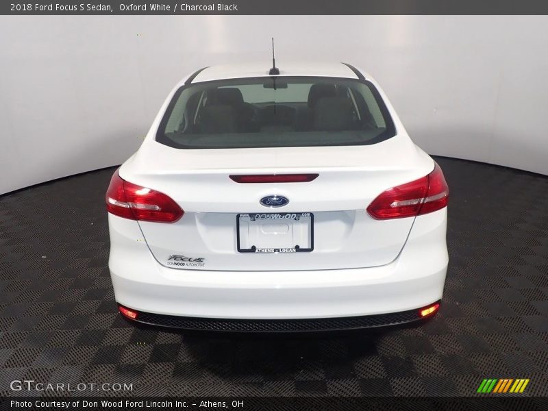 Oxford White / Charcoal Black 2018 Ford Focus S Sedan