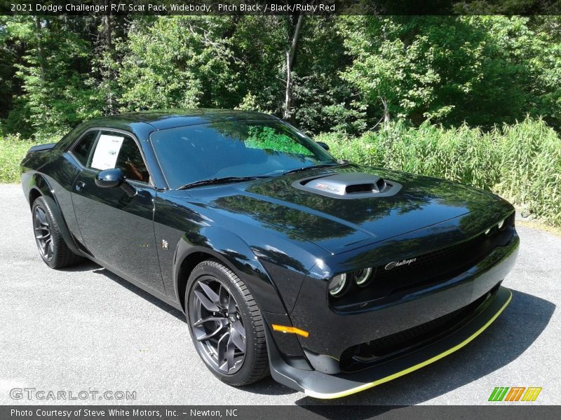 Front 3/4 View of 2021 Challenger R/T Scat Pack Widebody